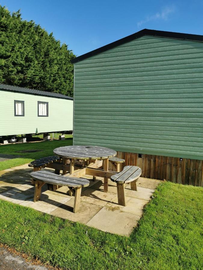 Woofles Luxury Caravan At Knaresborough Lido エクステリア 写真